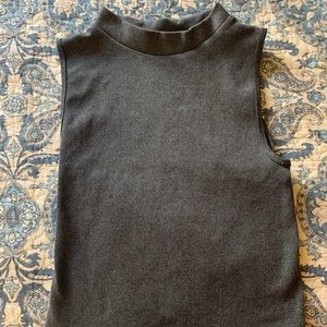 GRAY MUSCLE TEE CROPPED